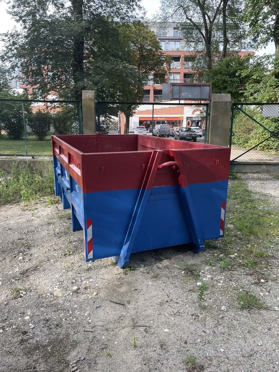 Вывоз мусора контейнером